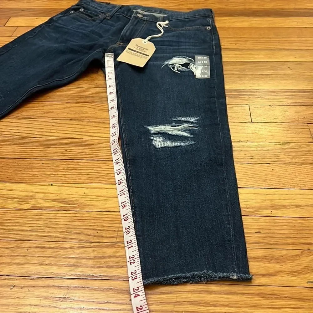 NWT A&F Rustin Cropped Athletic Slim Jeans size 30”‎